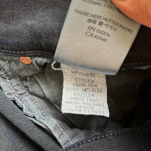 MOTHER The Dazzler Mid Rise Ankle Fray Jeans, HOLDING HANDS, SIZE 27 - Picture 9 of 10